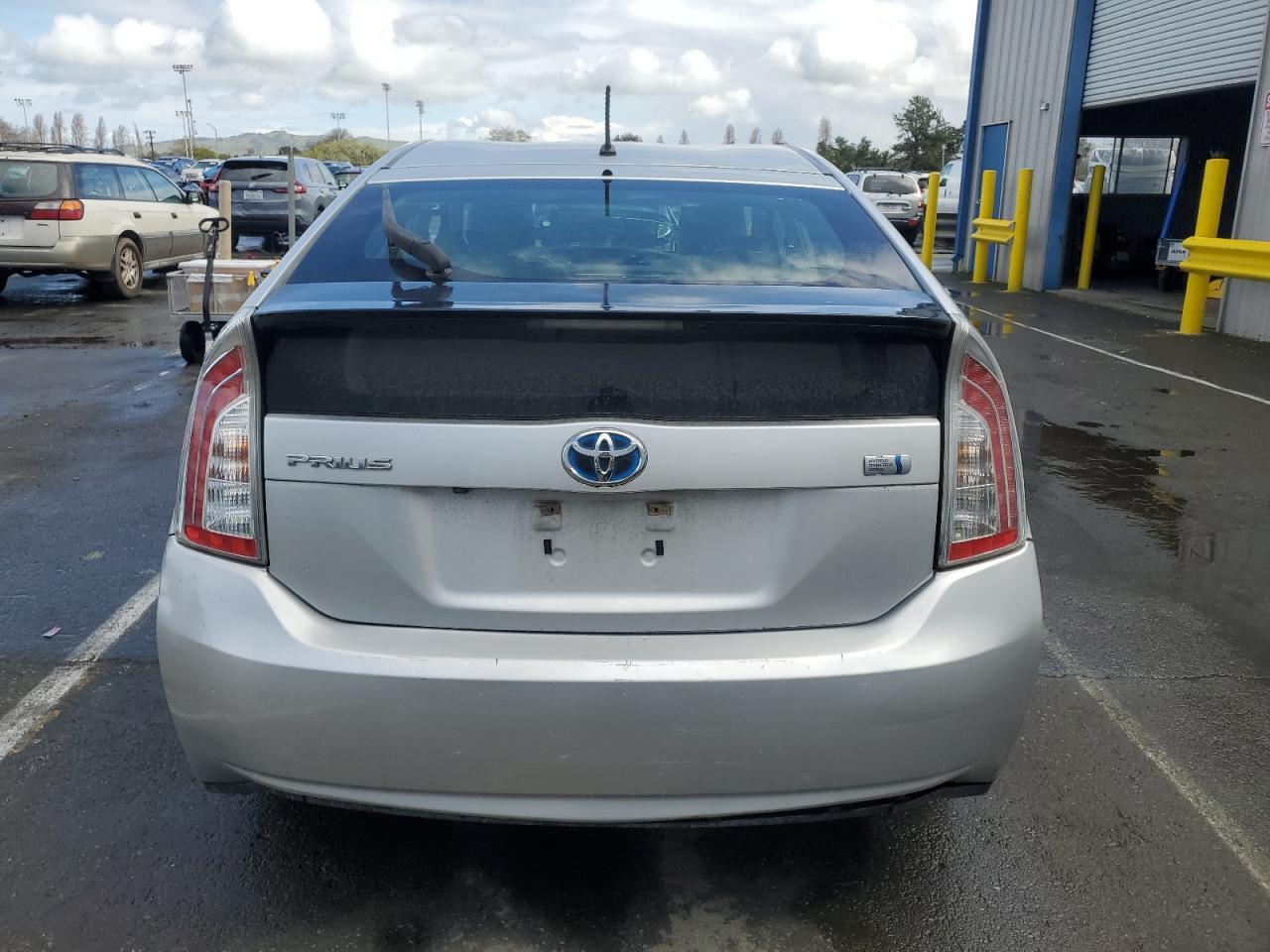 2015 TOYOTA PRIUS - Image 6