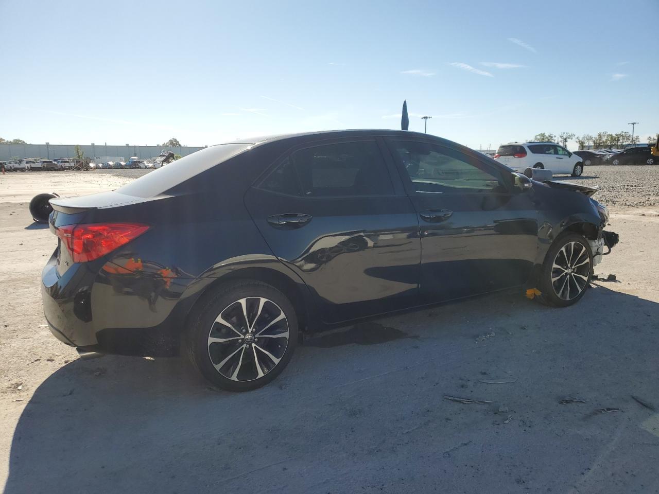 2019 TOYOTA COROLLA L - Фото 3