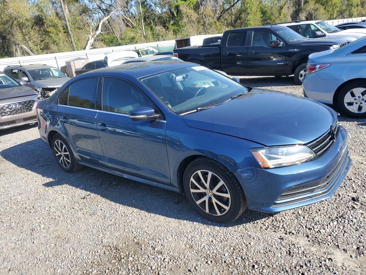 2017 VOLKSWAGEN JETTA SE - Image 4