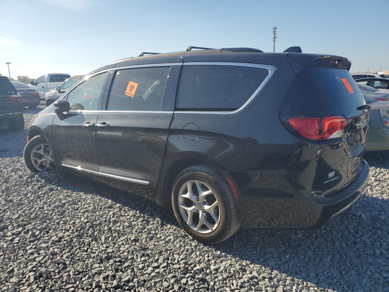 2017 CHRYSLER PACIFICA T - Image 2