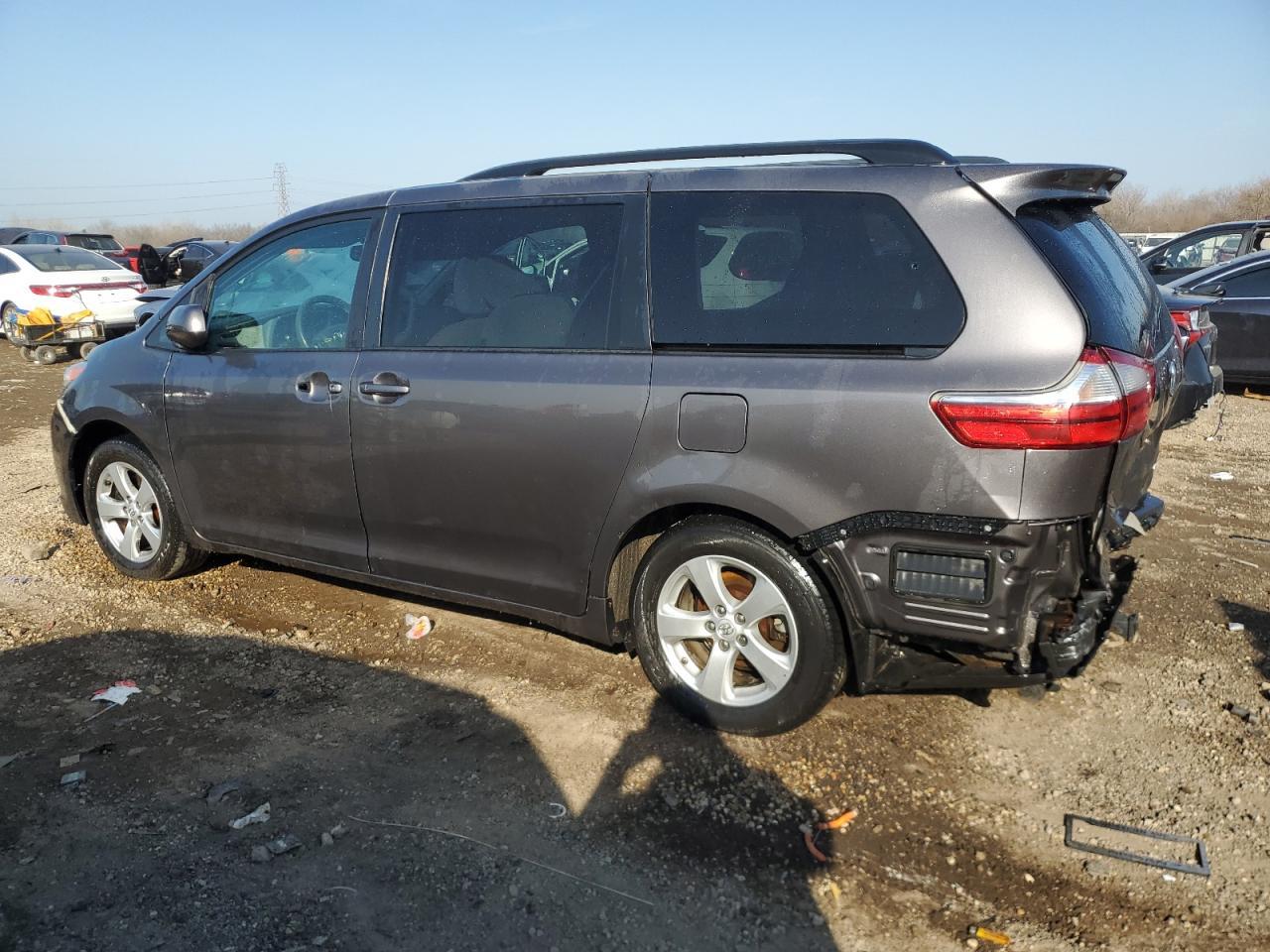 2015 TOYOTA SIENNA LE - Image 2