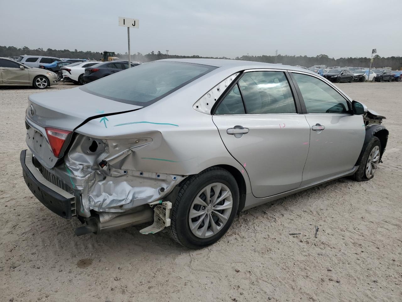2015 TOYOTA CAMRY LE - Image 3