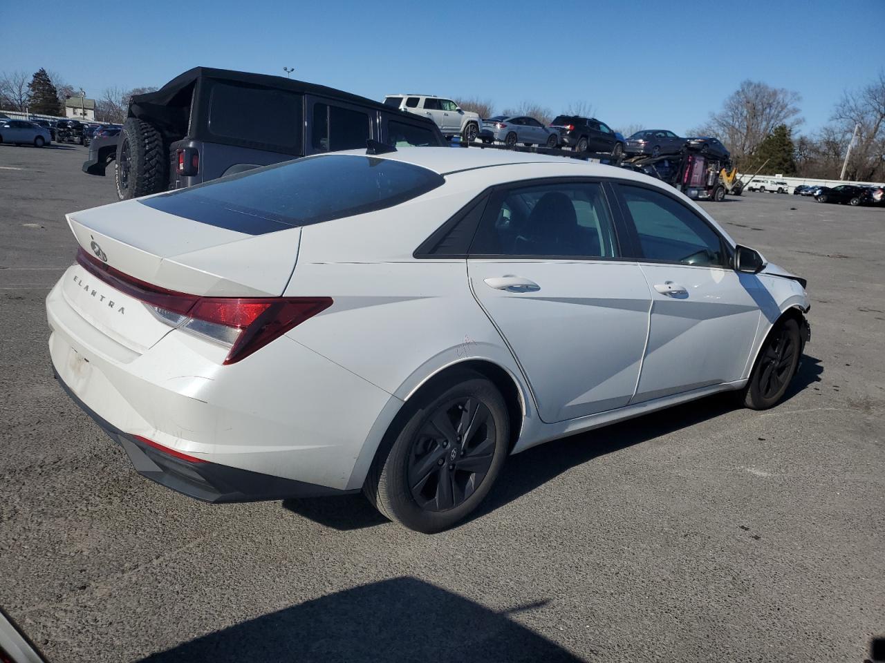2022 HYUNDAI ELANTRA SE - Фото 3