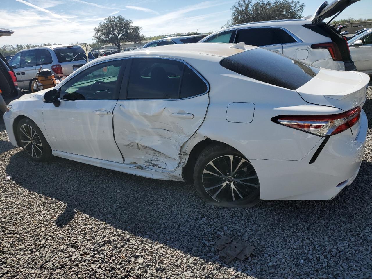 2020 TOYOTA CAMRY SE - Фото 2
