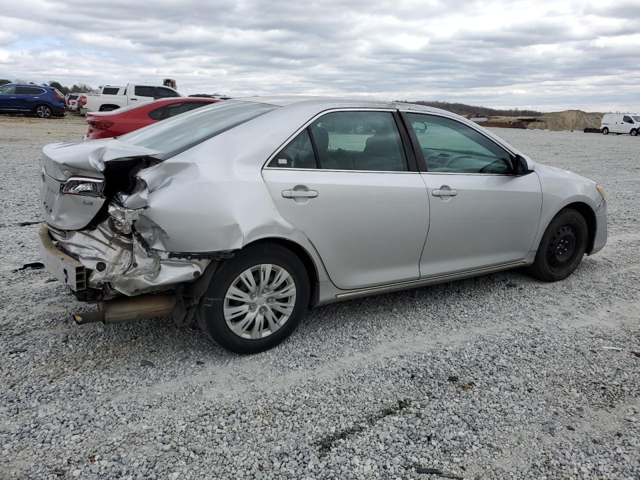 2013 TOYOTA CAMRY L - Фото 3