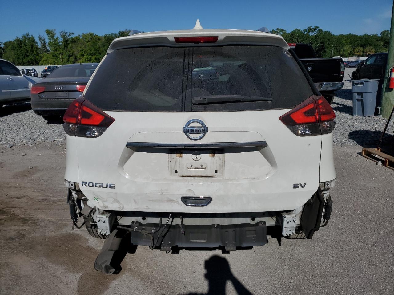 2017 NISSAN ROGUE SV - Image 6