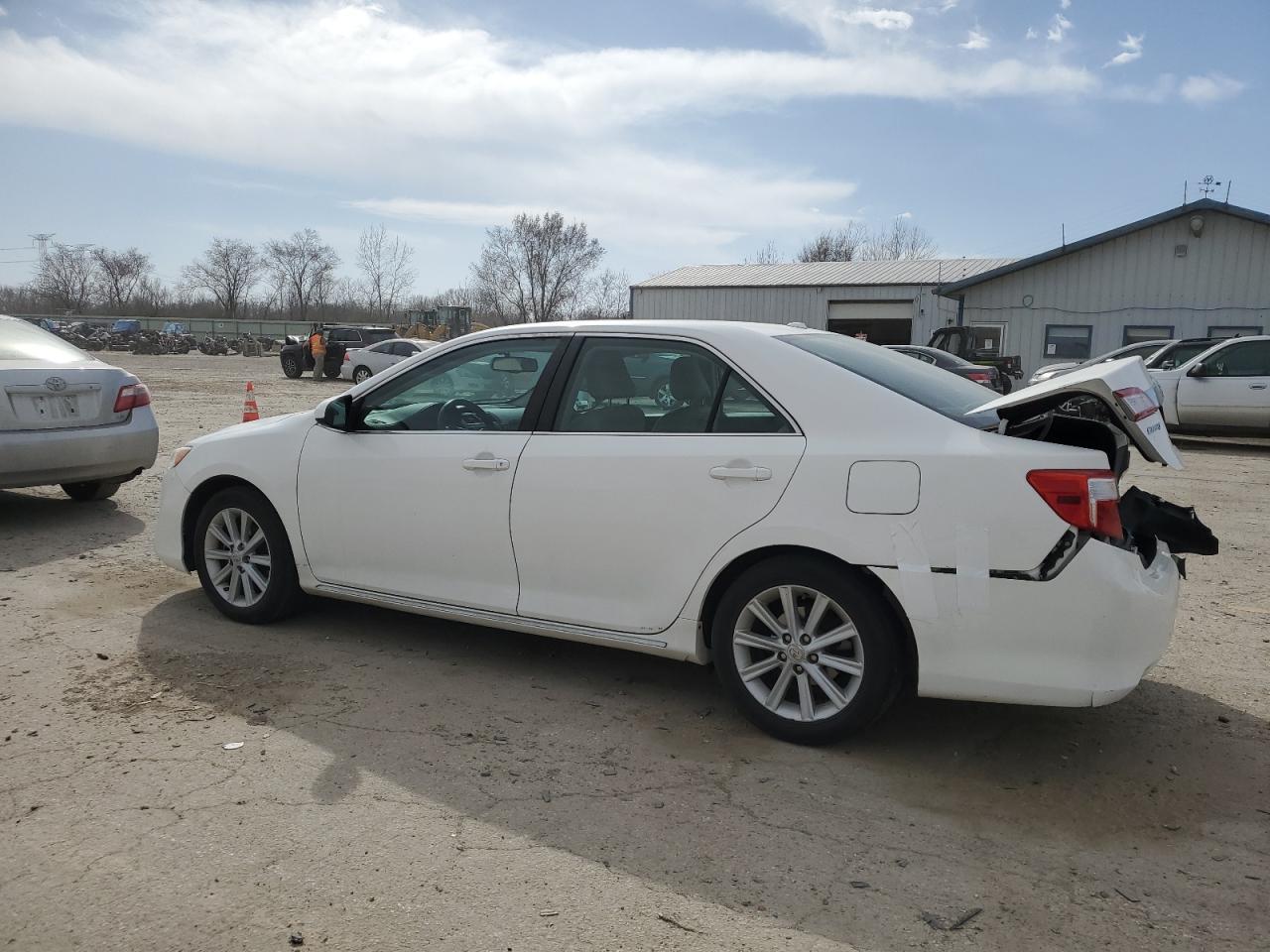 2013 TOYOTA CAMRY L - Фото 2