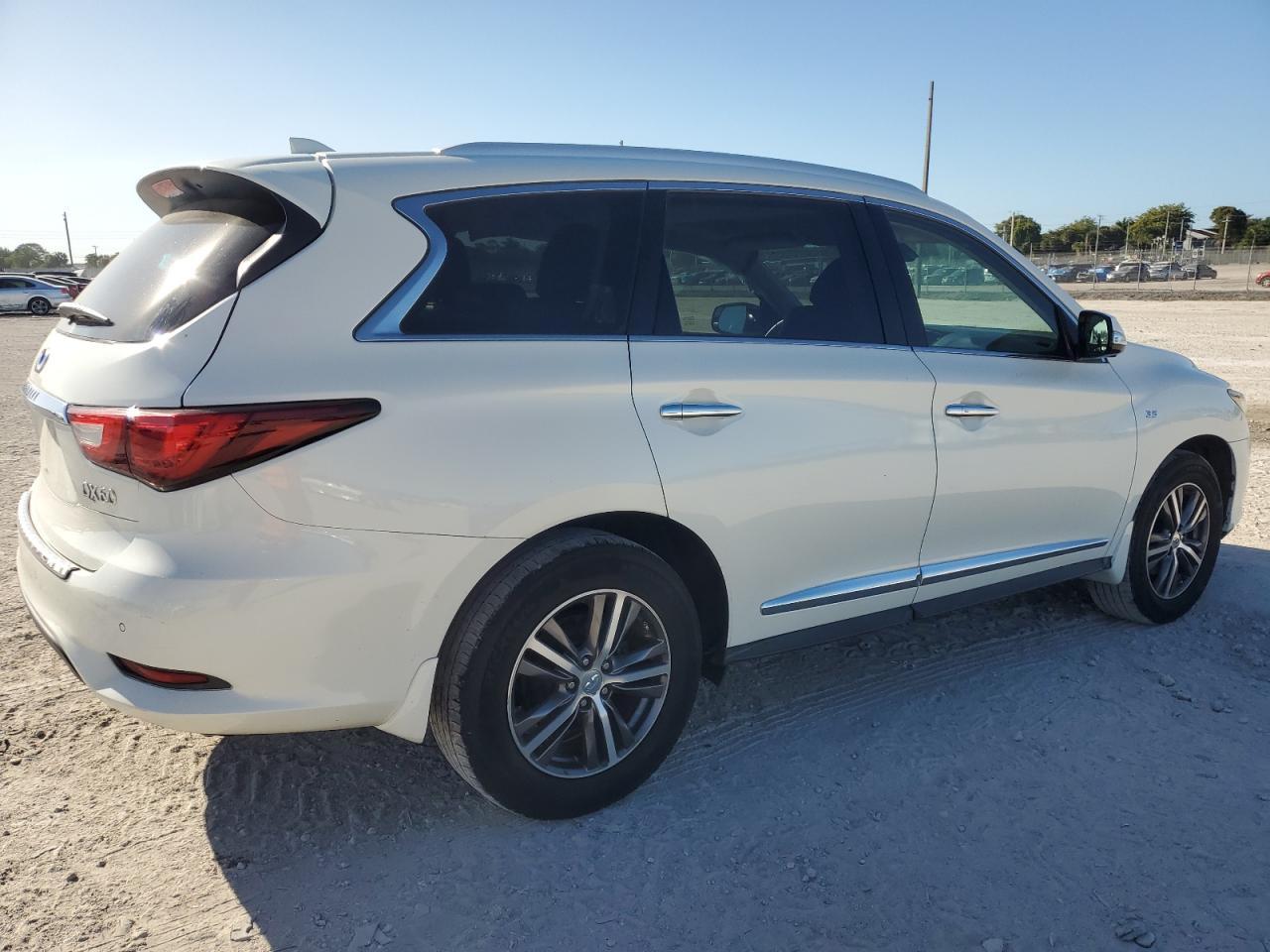 2017 INFINITI QX60 - Image 3