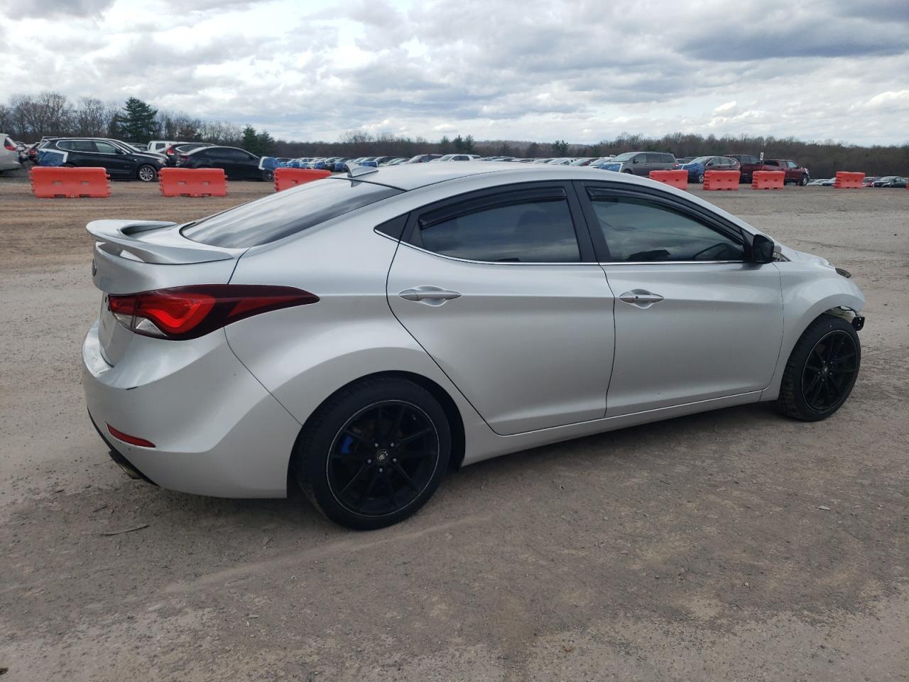 2015 HYUNDAI ELANTRA SE - Image 3