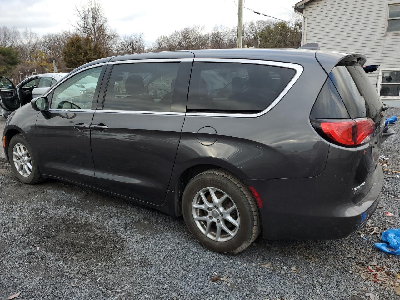 2017 CHRYSLER PACIFICA T - Image 2