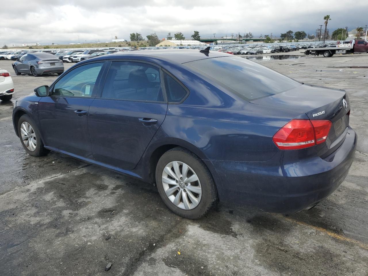 2015 VOLKSWAGEN PASSAT S - Фото 2