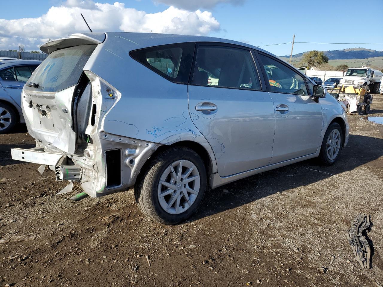 2013 TOYOTA PRIUS V - Image 3