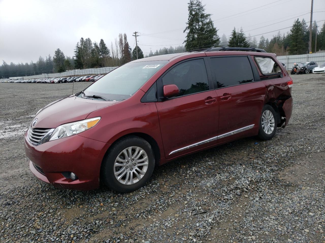 2013 TOYOTA SIENNA XLE