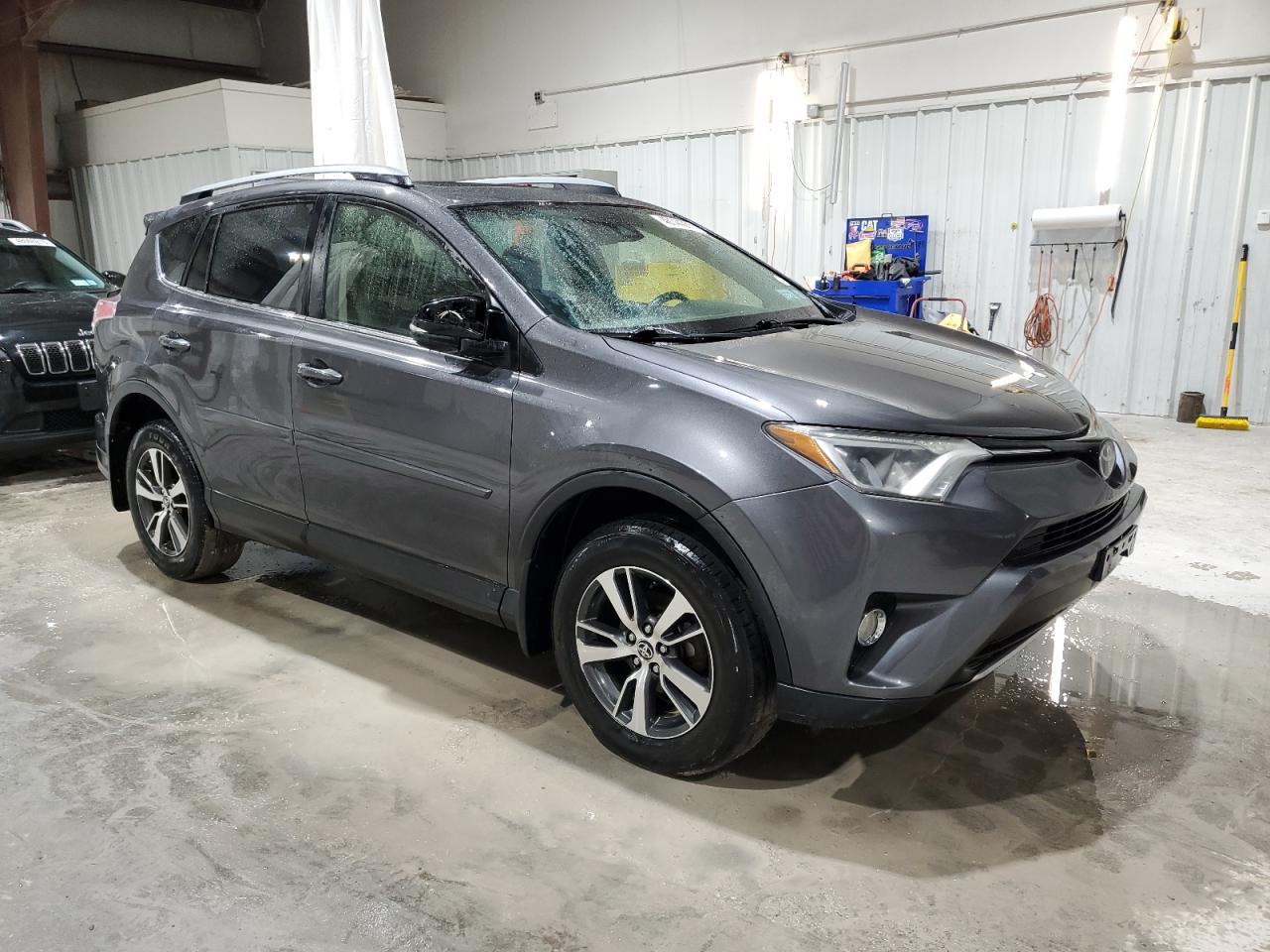 2017 TOYOTA RAV4 XLE - Image 4