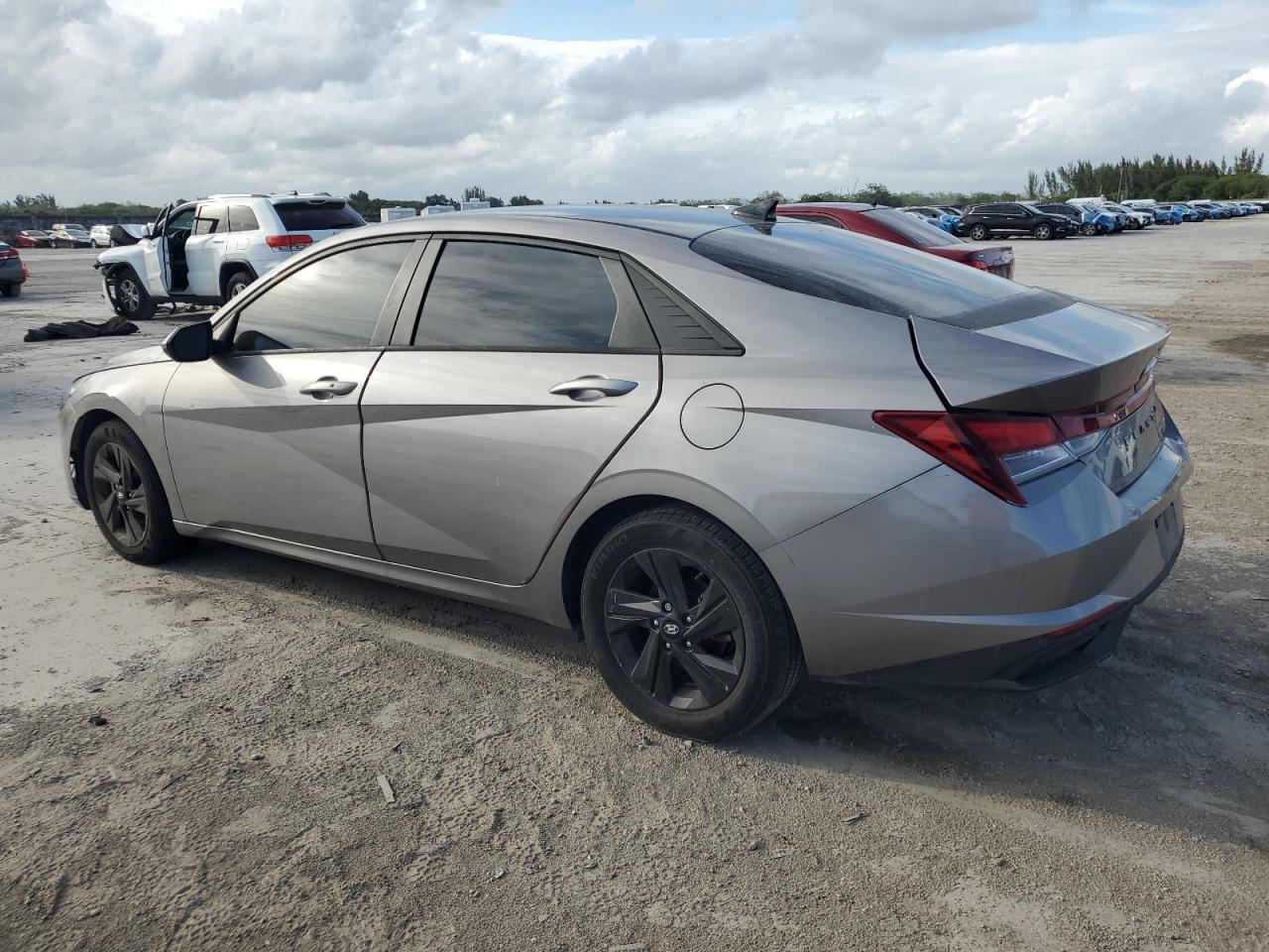 2022 HYUNDAI ELANTRA SE - Фото 2