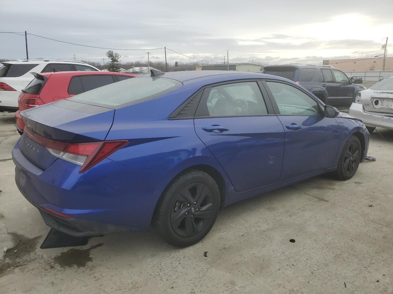 2022 HYUNDAI ELANTRA SE - Image 3