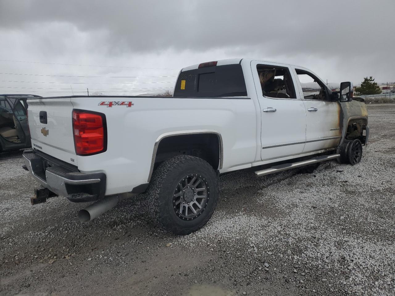 2015 CHEVROLET SILVERADO - Image 3
