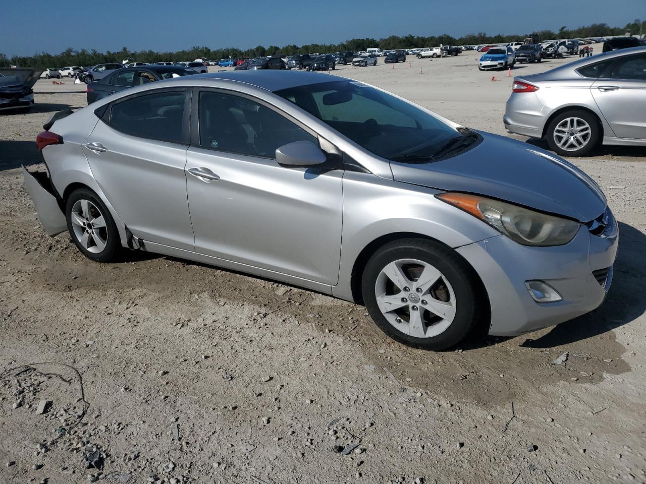 2013 HYUNDAI ELANTRA GL - Image 4