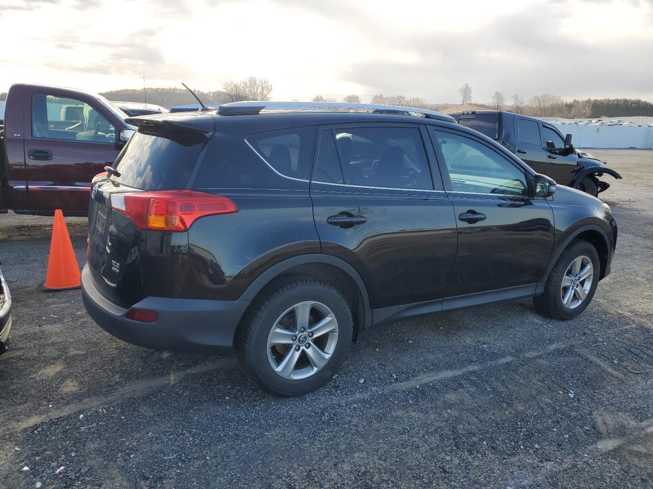2015 TOYOTA RAV4 XLE - Фото 3