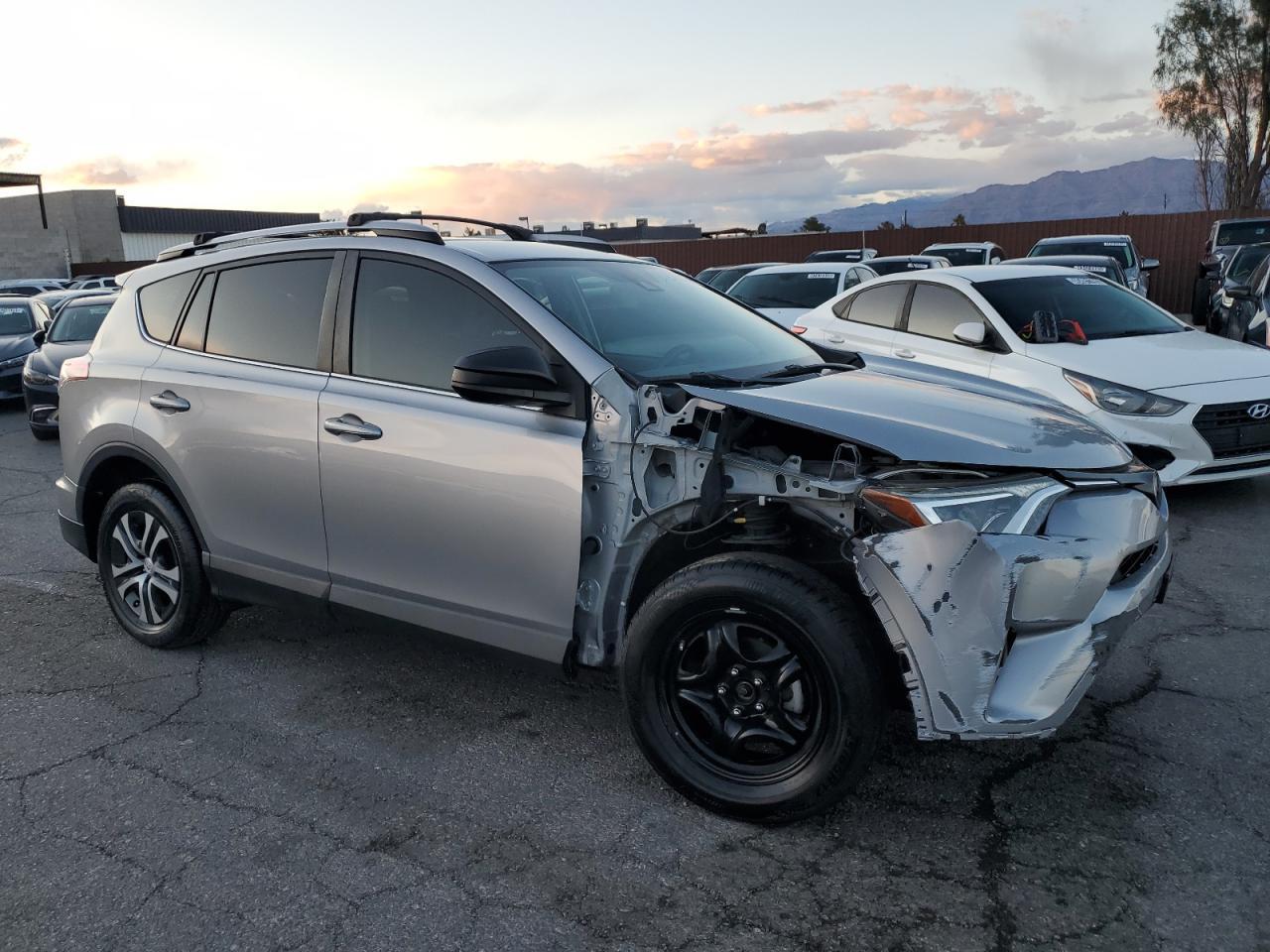 2018 TOYOTA RAV4 LE - Image 4