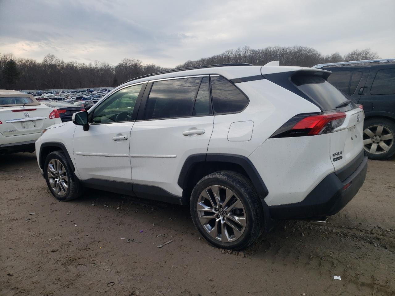 2019 TOYOTA RAV4 XLE P - Image 2
