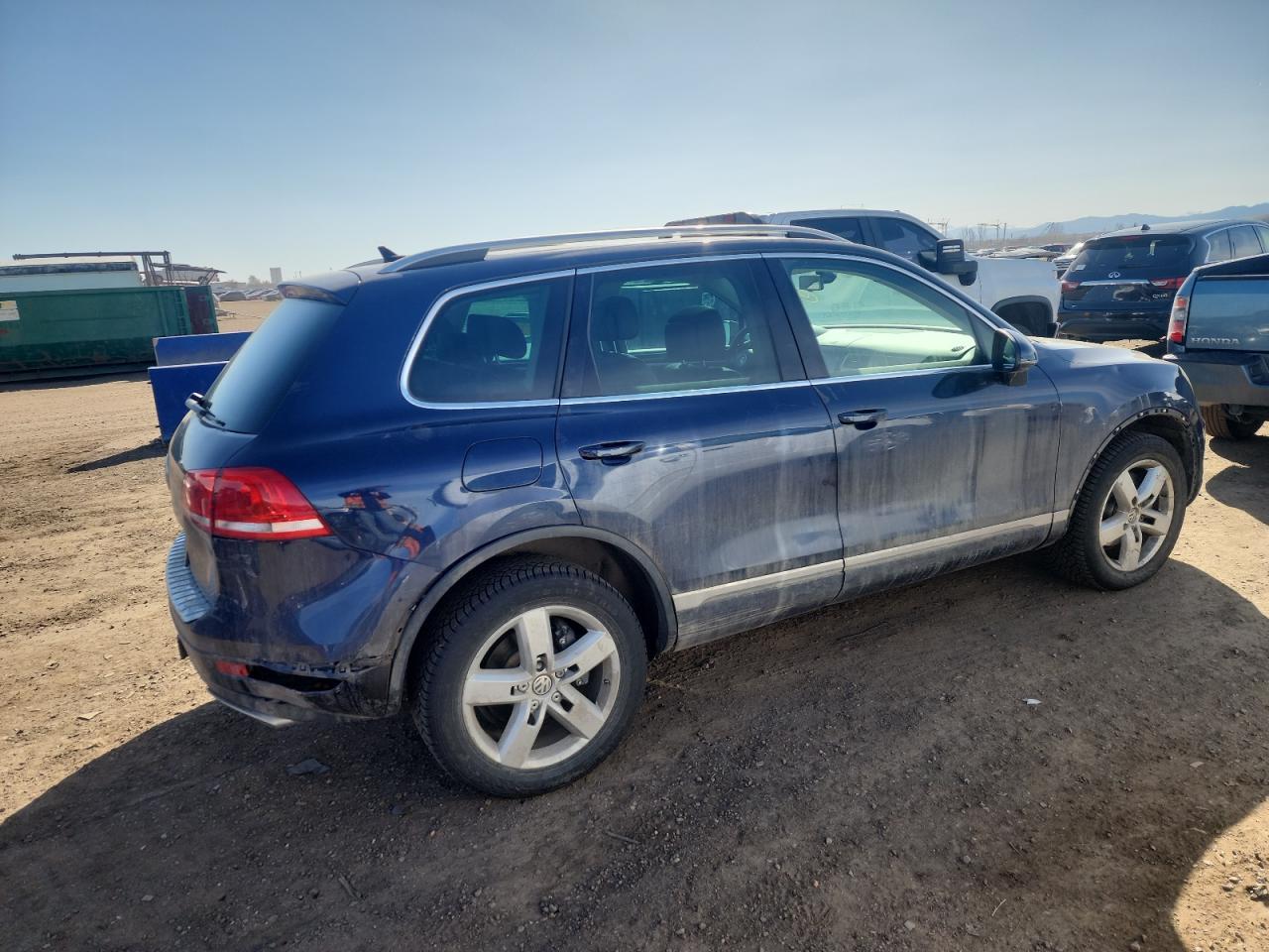 2012 VOLKSWAGEN TOUAREG V6 - Image 3