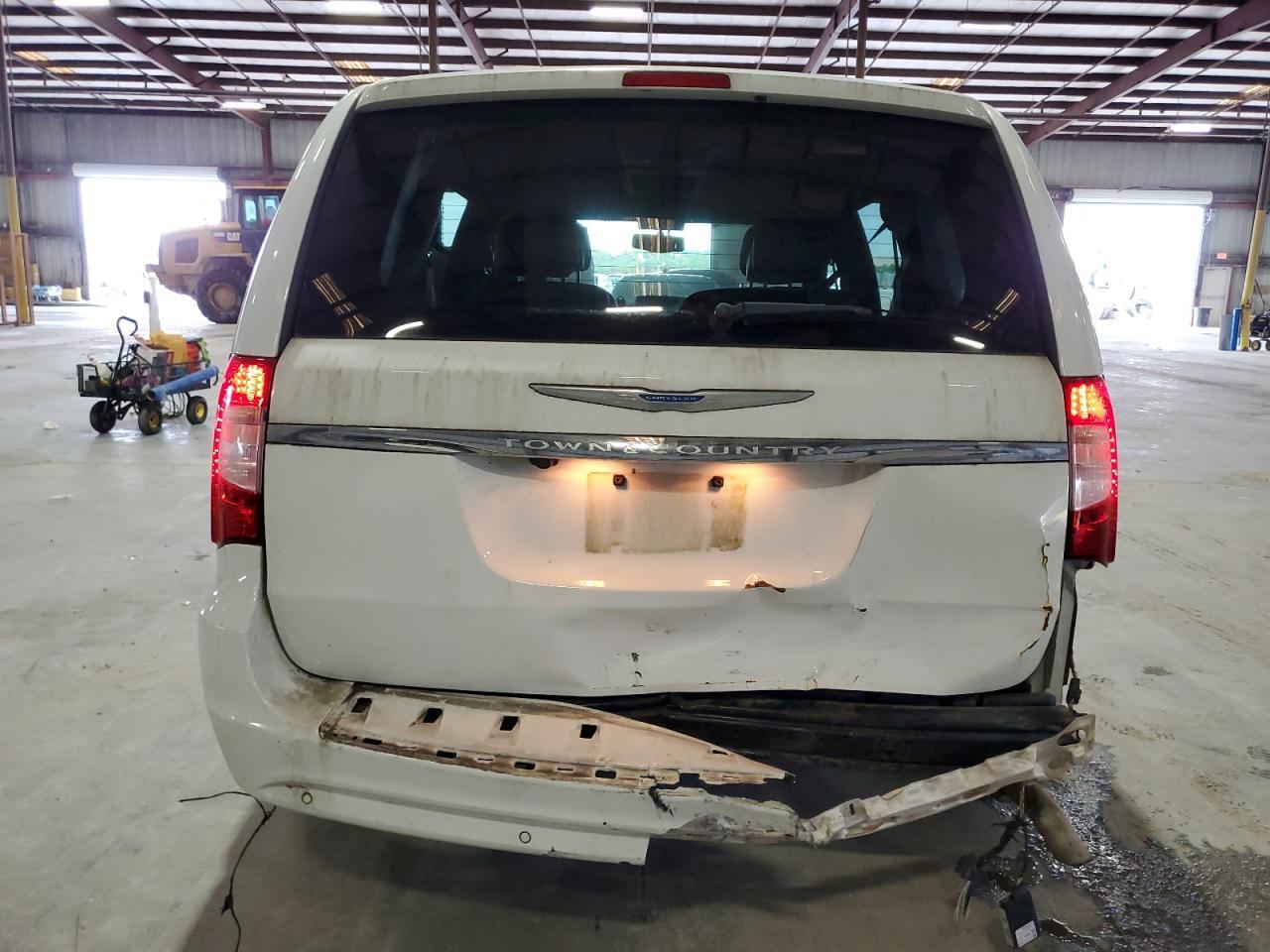 2014 CHRYSLER TOWN & COU - Image 6
