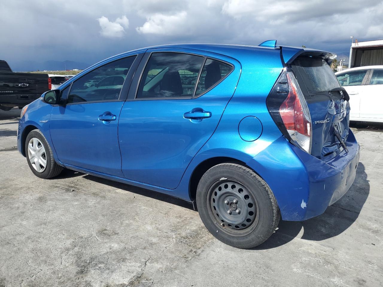 2016 TOYOTA PRIUS C - Image 2