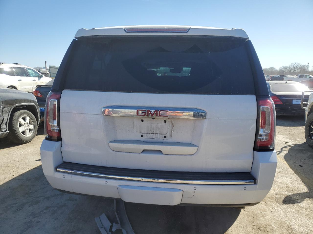 2016 GMC YUKON XL D - Фото 6
