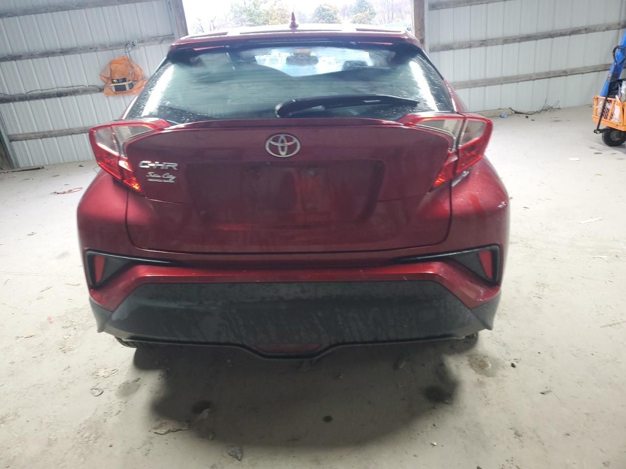 2018 TOYOTA C-HR XLE - Image 6