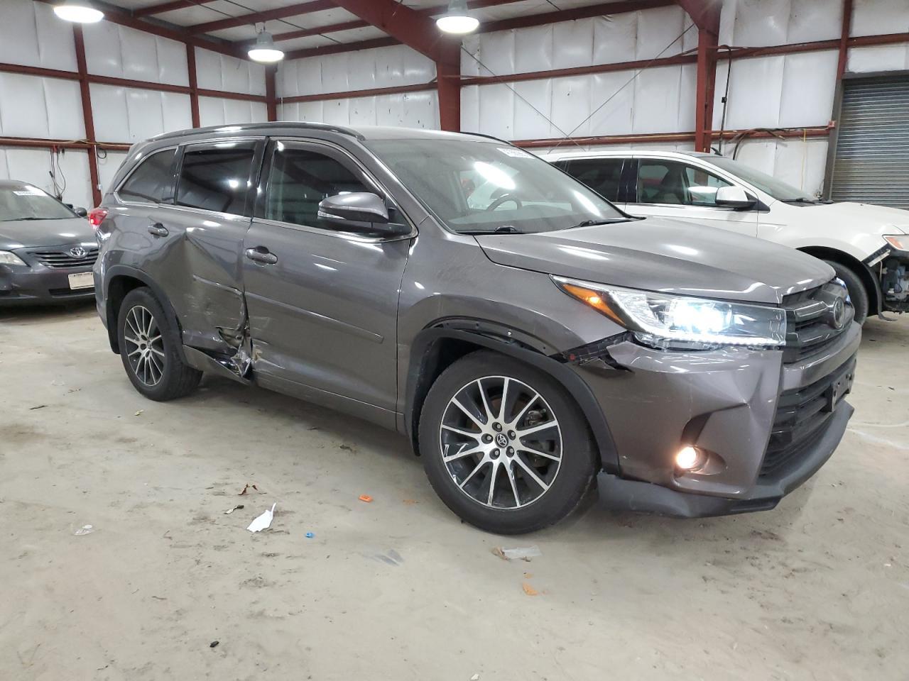 2018 TOYOTA HIGHLANDER - Image 4