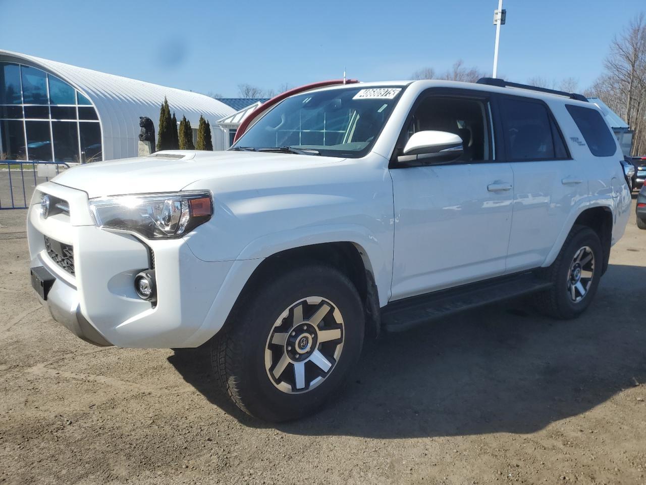 2024 TOYOTA 4RUNNER SR