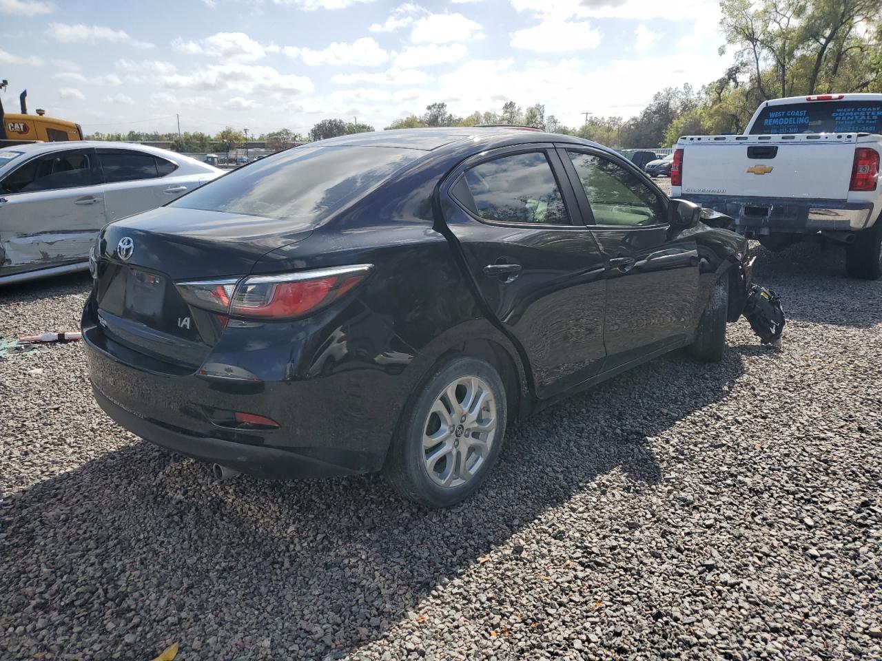 2017 TOYOTA YARIS IA - Фото 3