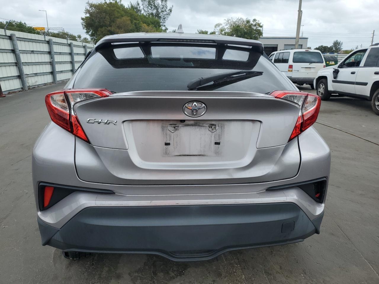 2018 TOYOTA C-HR XLE - Фото 6