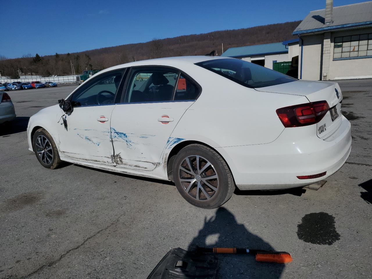 2017 VOLKSWAGEN JETTA SE - Image 2
