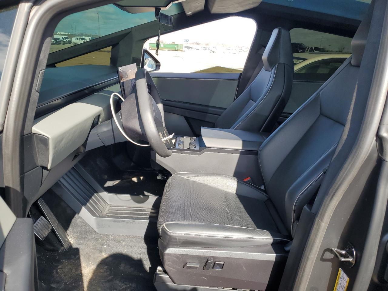 2024 TESLA CYBERTRUCK - Image 7
