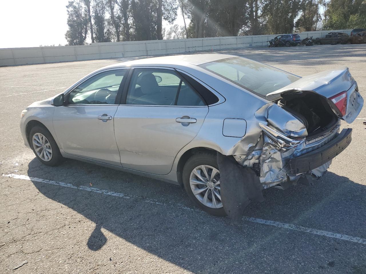 2016 TOYOTA CAMRY LE - Фото 2