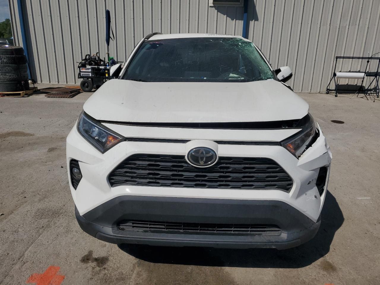2020 TOYOTA RAV4 XLE - Image 5