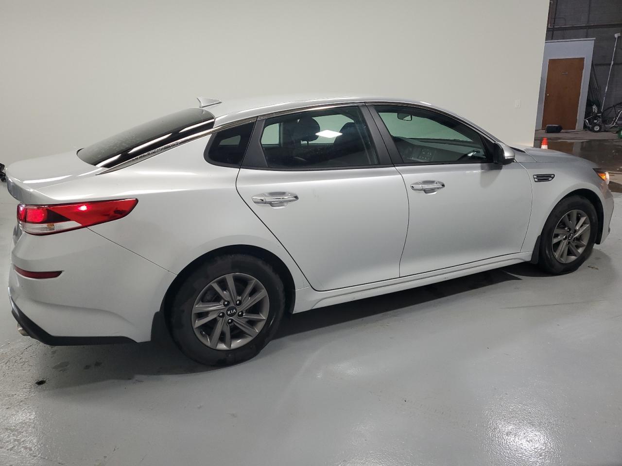 2020 KIA OPTIMA LX - Фото 3