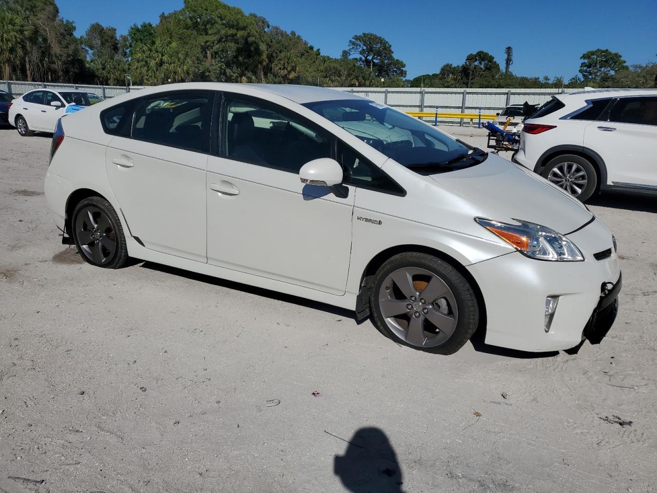 2015 TOYOTA PRIUS - Image 4