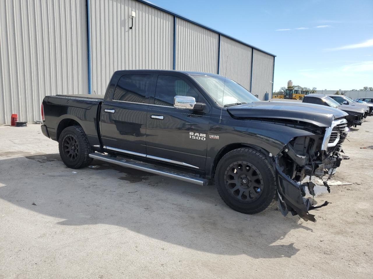 2017 RAM 1500 LONGH - Фото 4