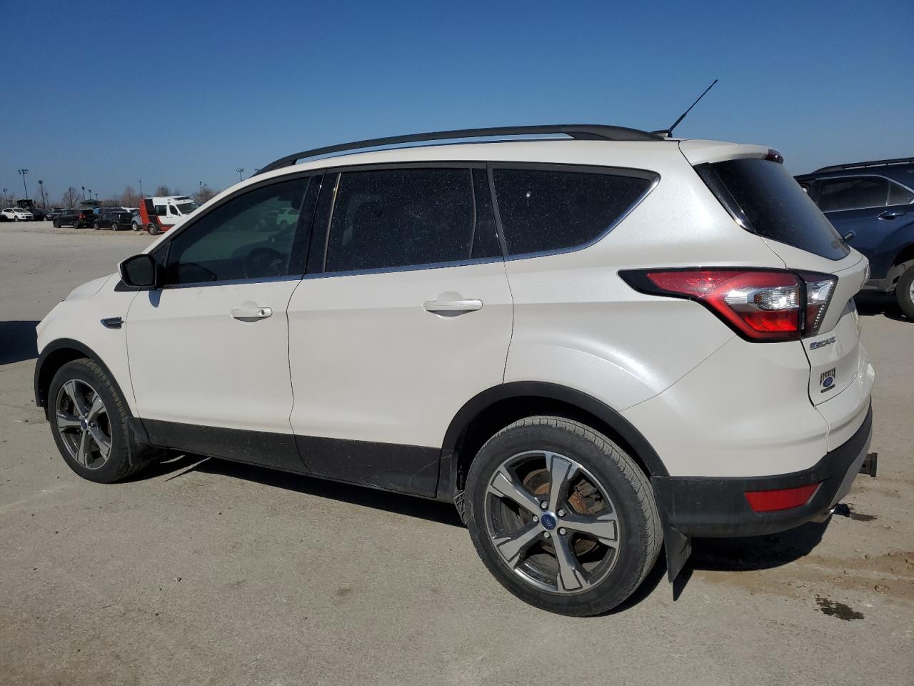 2017 FORD ESCAPE SE - Фото 2