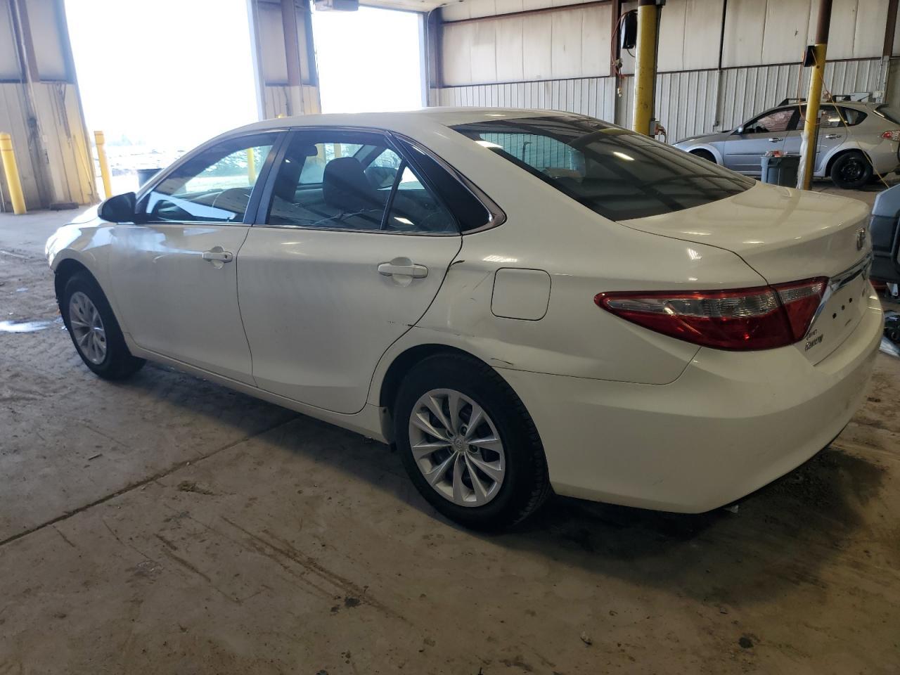 2016 TOYOTA CAMRY LE - Фото 2