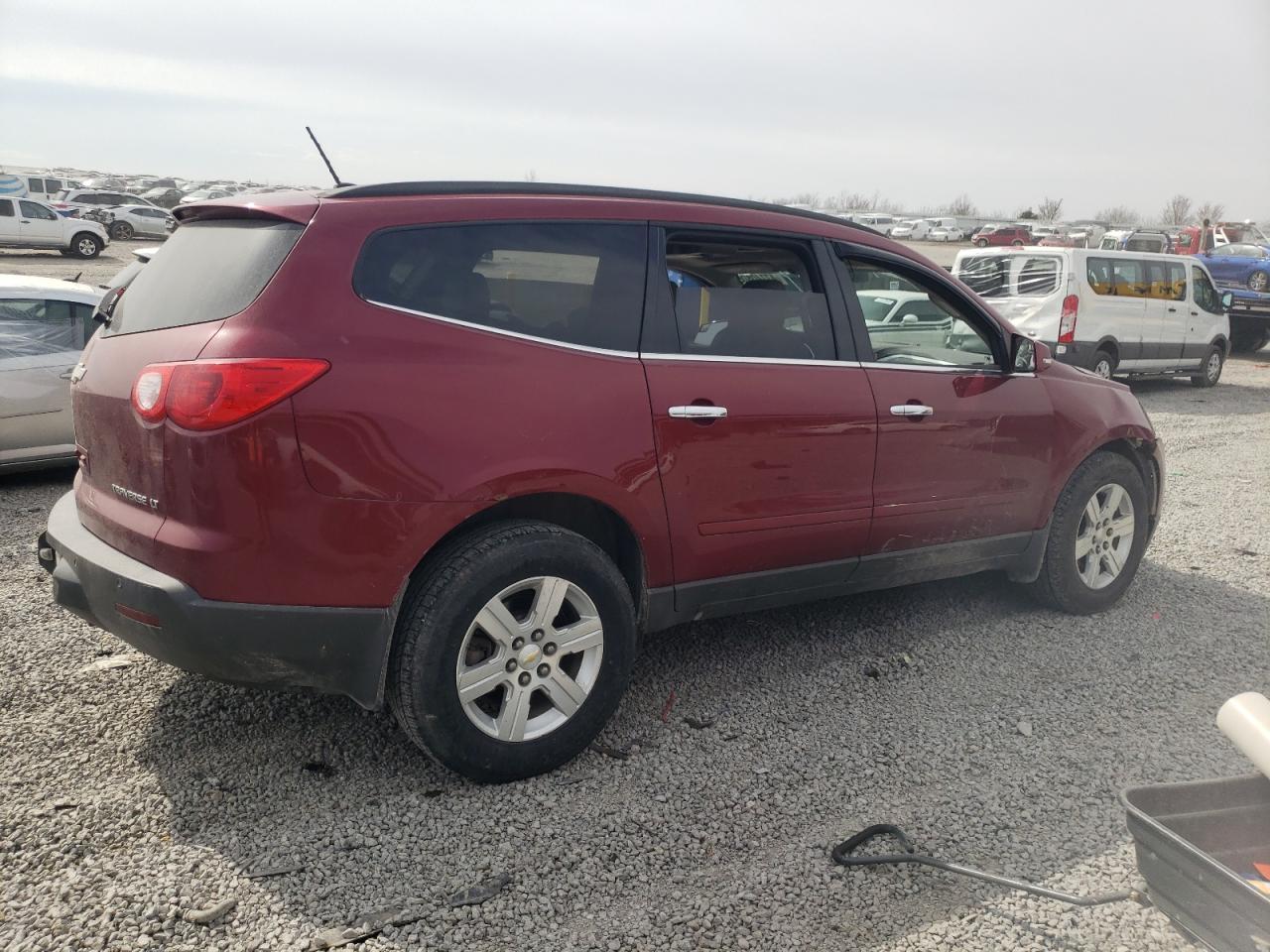 2011 CHEVROLET TRAVERSE L - Image 3