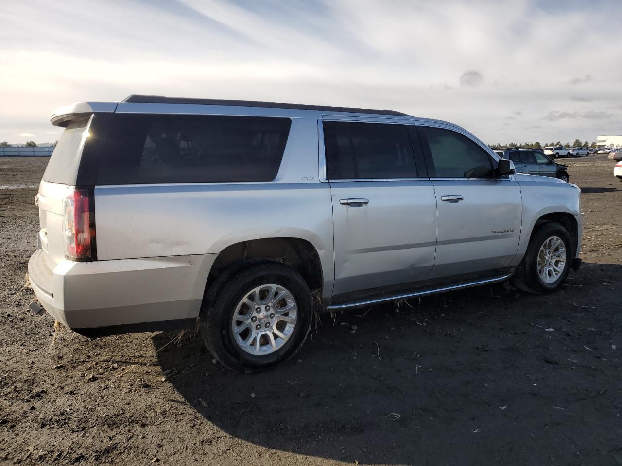 2016 GMC YUKON XL K - Фото 3