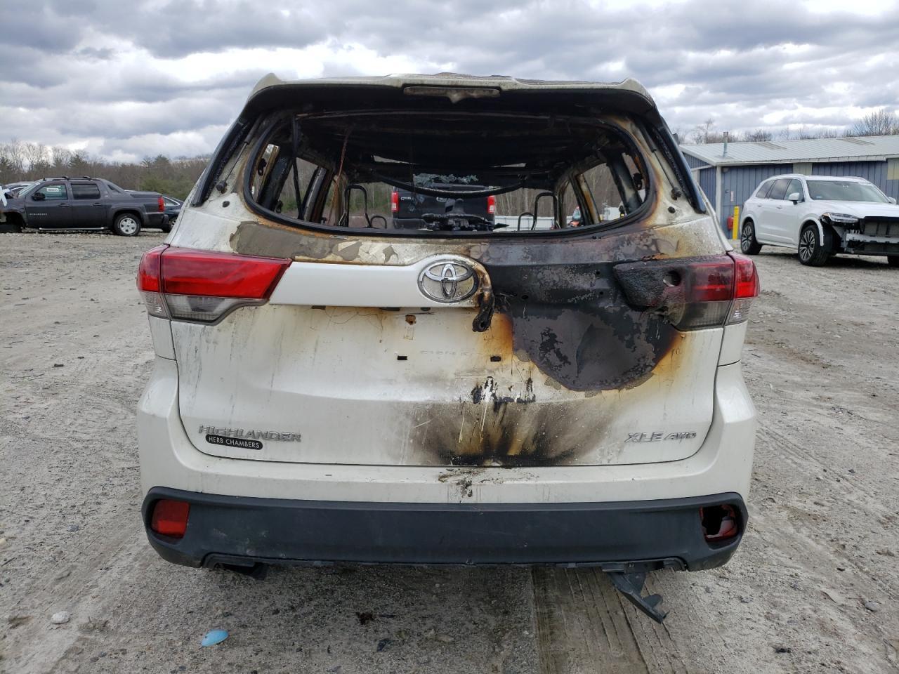 2018 TOYOTA HIGHLANDER - Image 6