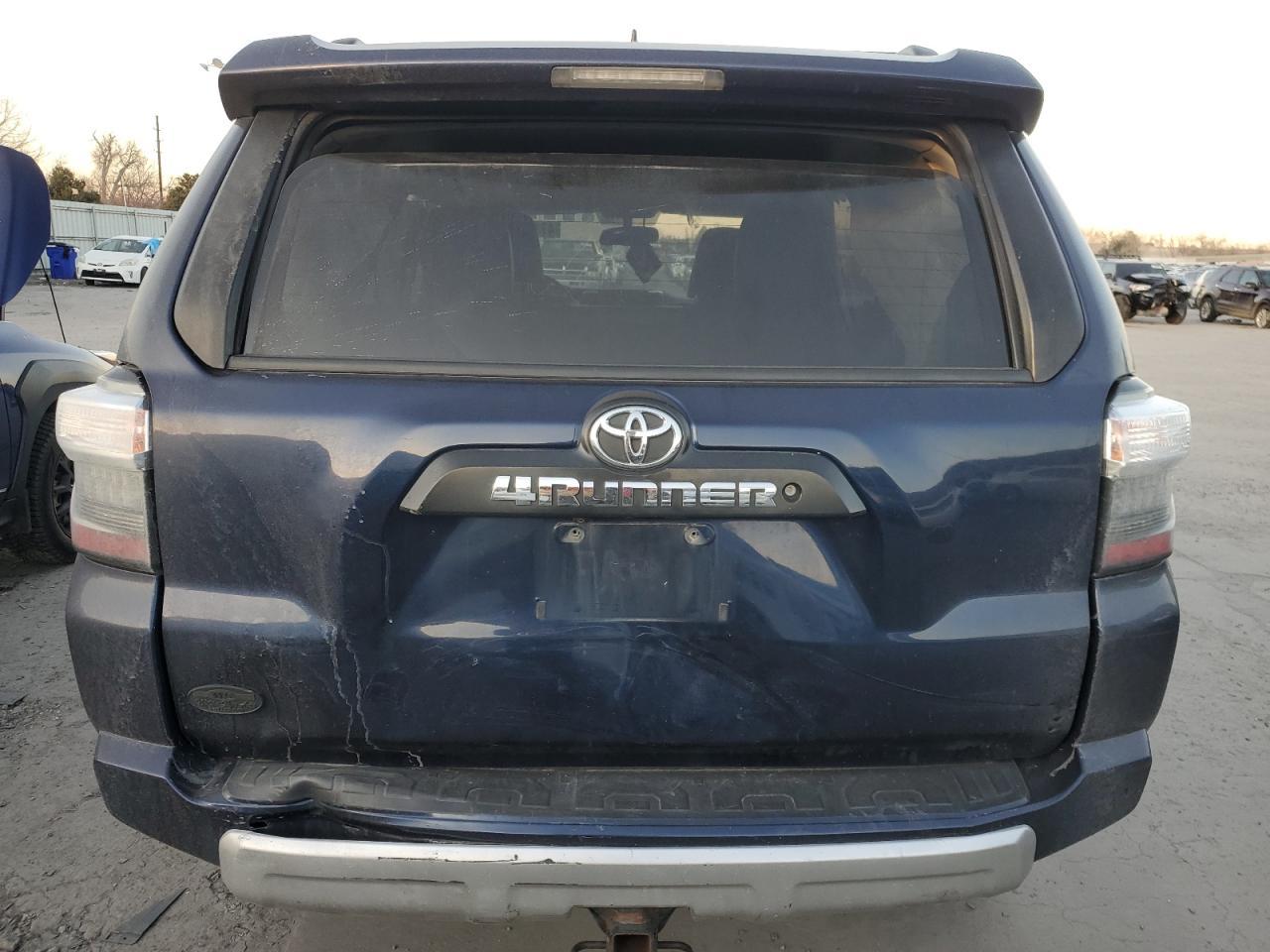 2018 TOYOTA 4RUNNER SR - Image 6