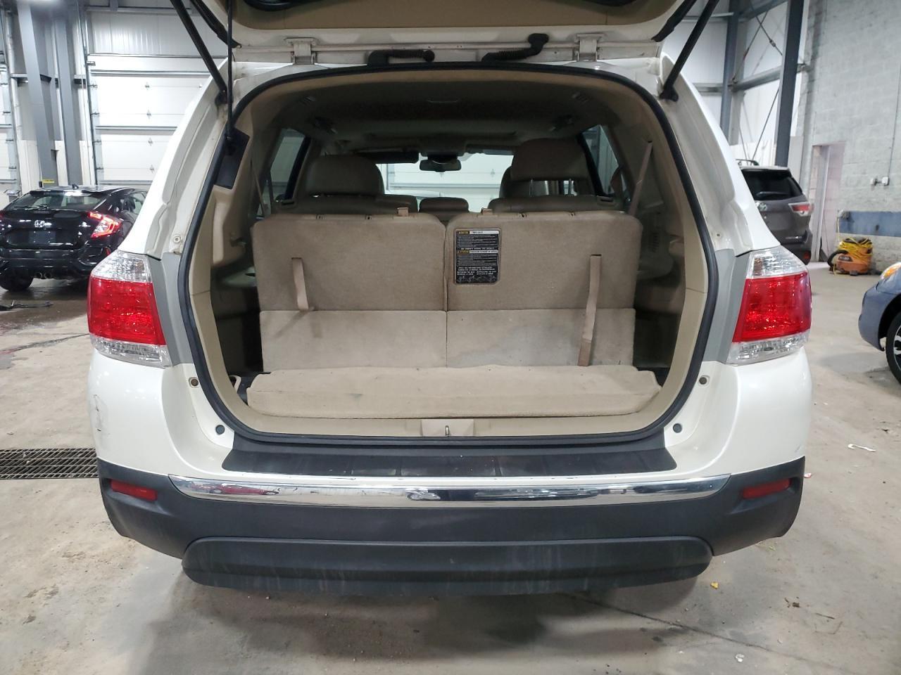 2012 TOYOTA HIGHLANDER - Image 6