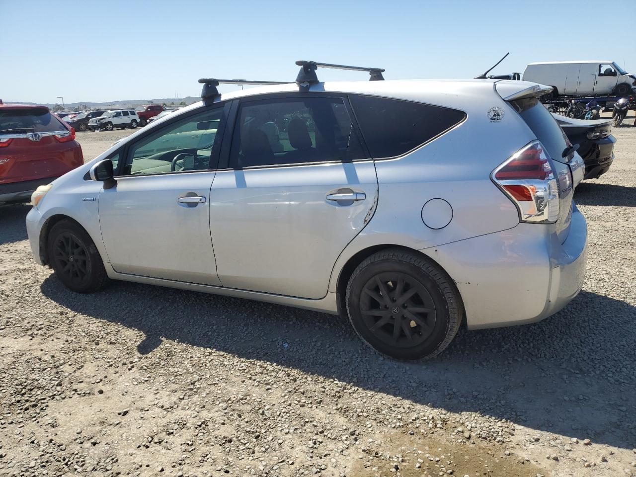 2016 TOYOTA PRIUS V - Image 2
