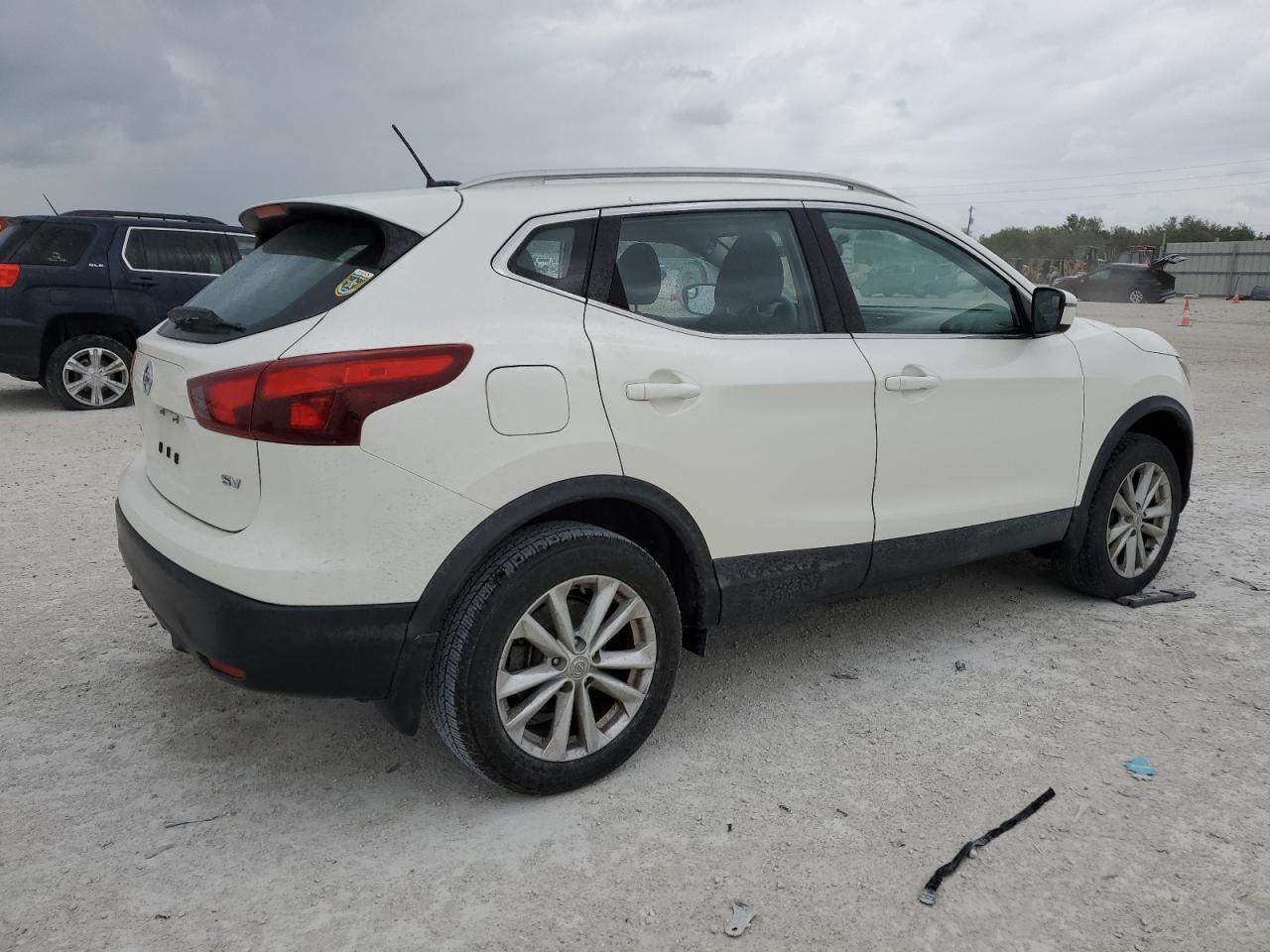 2017 NISSAN ROGUE SPOR - Image 3
